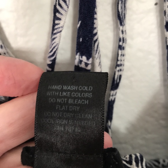 WET SEAL NAVY BLUE AND WHITE TANK TOP SIZE S EXCELLENT CONDITION! NWOT - Picture 5 of 7